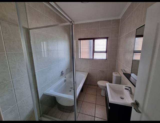 2 BEDROOM APARTMENT FOR SALE IN OAKDENE